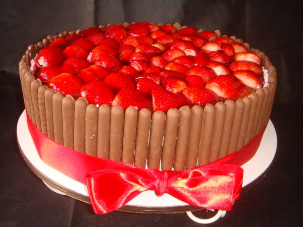 TORTA DE MORANGO